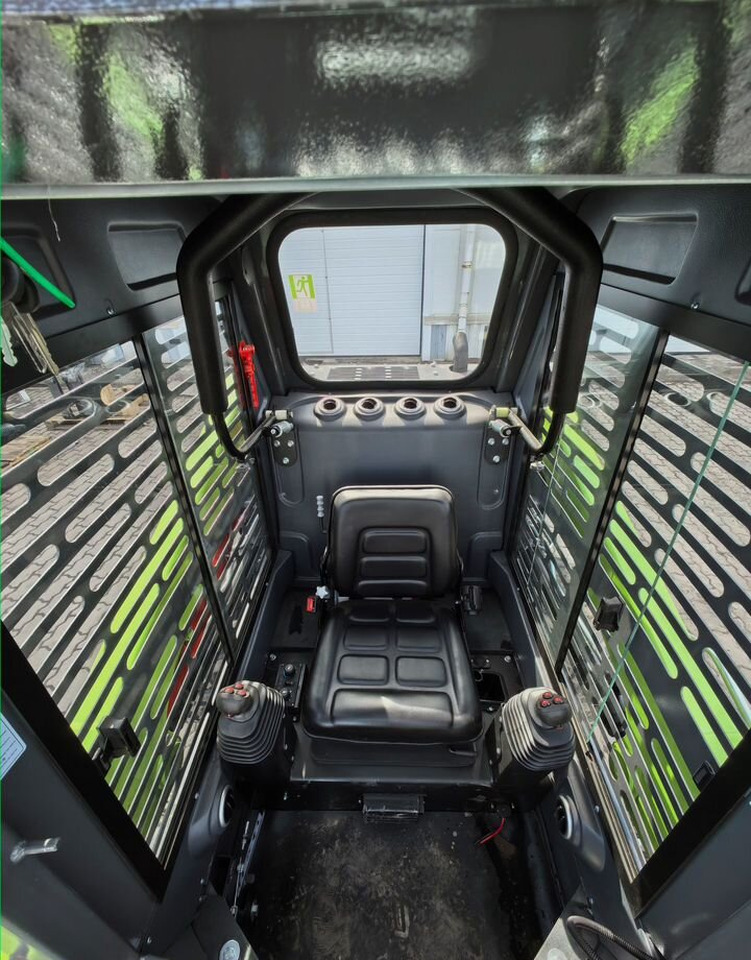 Мини-погрузчик XFANG XF850, 2025 - Мини-погрузчик с бортовым поворотом: фото 3 Мини-погрузчик XFANG XF850, 2025 - Мини-погрузчик с бортовым поворотом: фото 3