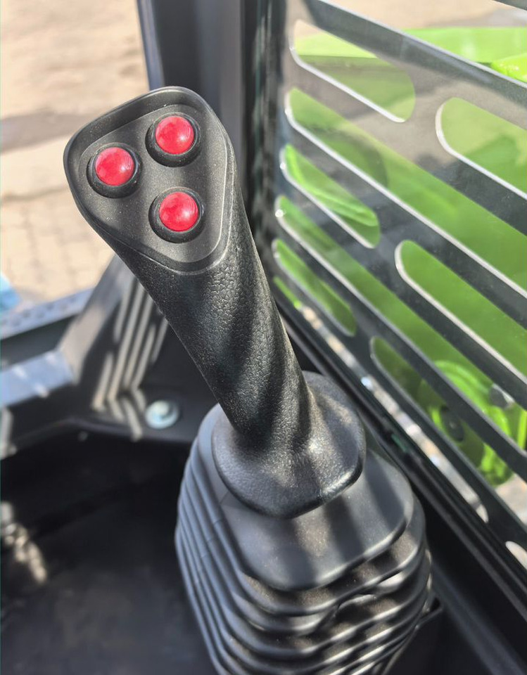 Новый Мини-погрузчик с бортовым поворотом Мини-погрузчик XFANG XF850, 2025: фото 9 Новый Мини-погрузчик с бортовым поворотом Мини-погрузчик XFANG XF850, 2025: фото 9