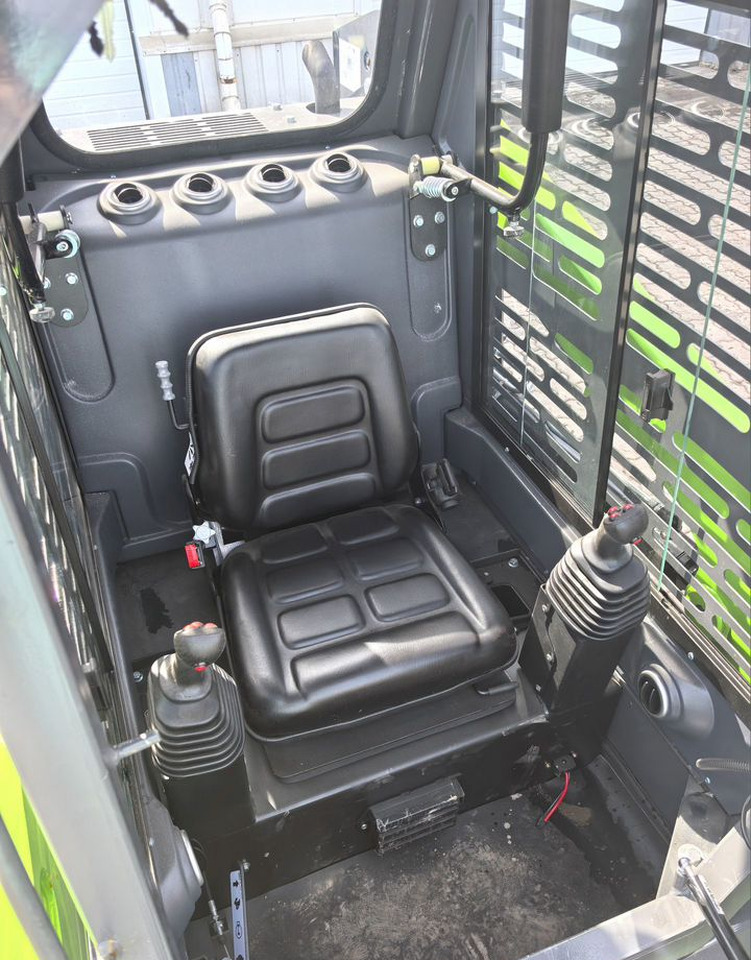 Новый Мини-погрузчик с бортовым поворотом Мини-погрузчик XFANG XF850, 2025: фото 7 Новый Мини-погрузчик с бортовым поворотом Мини-погрузчик XFANG XF850, 2025: фото 7