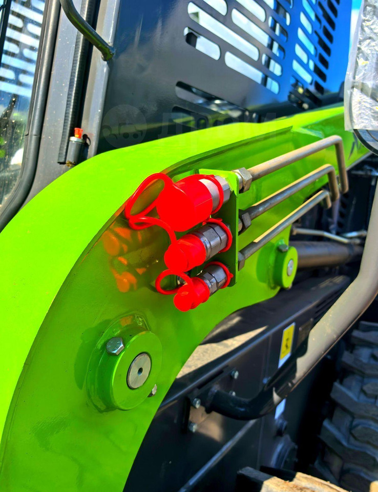 Новый Мини-погрузчик с бортовым поворотом XFANG X850: фото 12
