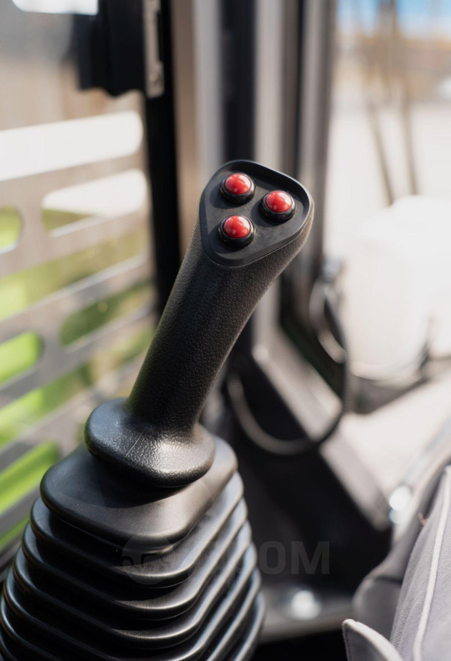 Новый Мини-погрузчик с бортовым поворотом XFANG XF850: фото 19