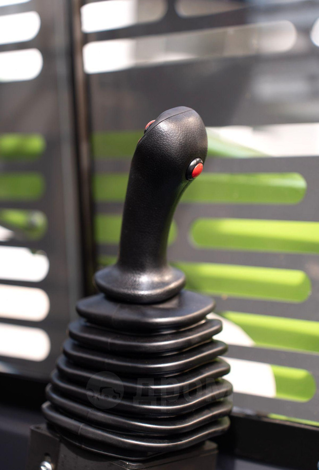 Новый Мини-погрузчик с бортовым поворотом XFANG XF850: фото 8