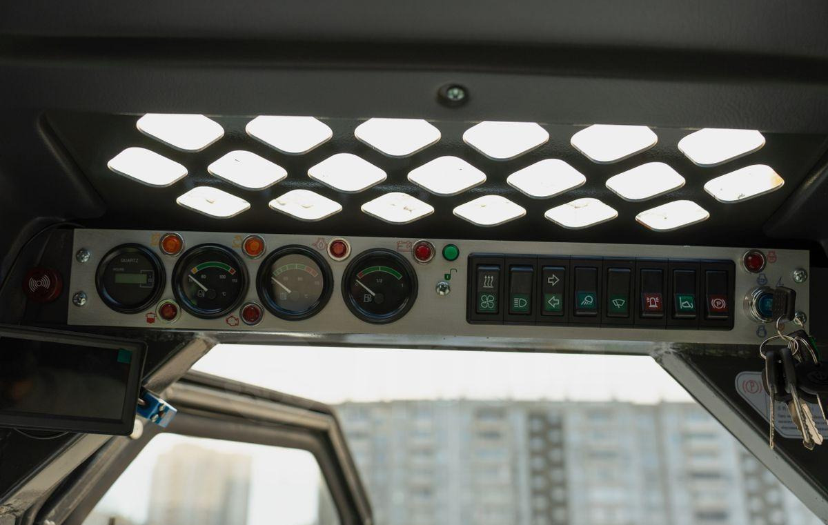 Новый Мини-погрузчик с бортовым поворотом XFANG XF850: фото 14