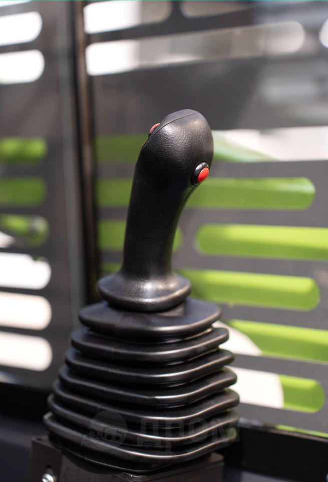 Новый Мини-погрузчик с бортовым поворотом XFANG XF850: фото 10