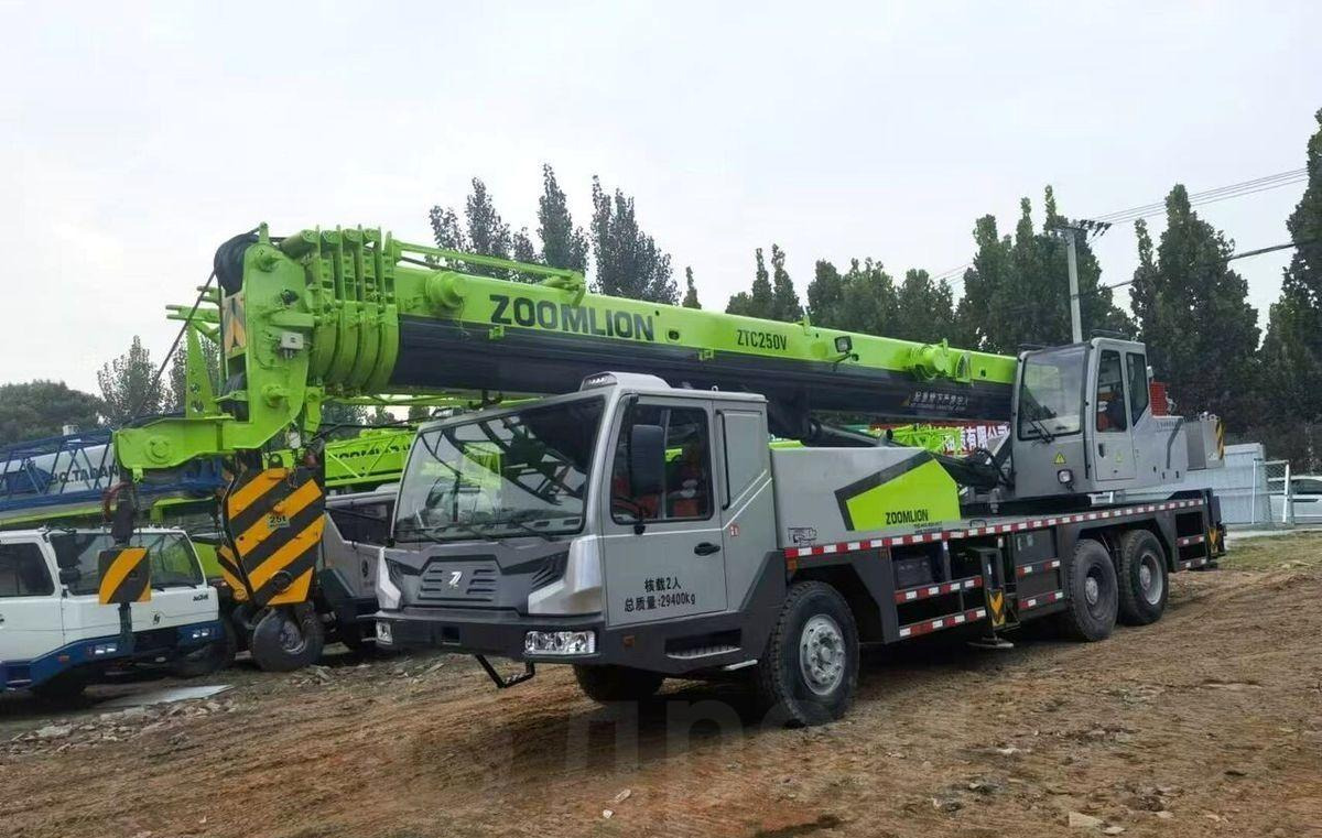 ZOOMLION ZTC250V - Мобильный кран: фото 2 ZOOMLION ZTC250V - Мобильный кран: фото 2