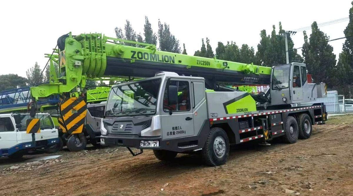 ZOOMLION ZTC250V - Мобильный кран: фото 1 ZOOMLION ZTC250V - Мобильный кран: фото 1
