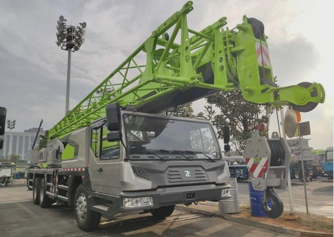 ZOOMLION ZTC250V - Мобильный кран: фото 1 ZOOMLION ZTC250V - Мобильный кран: фото 1