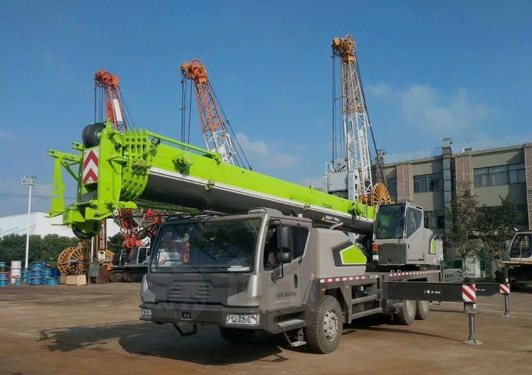 ZOOMLION ZTC250V - Мобильный кран: фото 1 ZOOMLION ZTC250V - Мобильный кран: фото 1