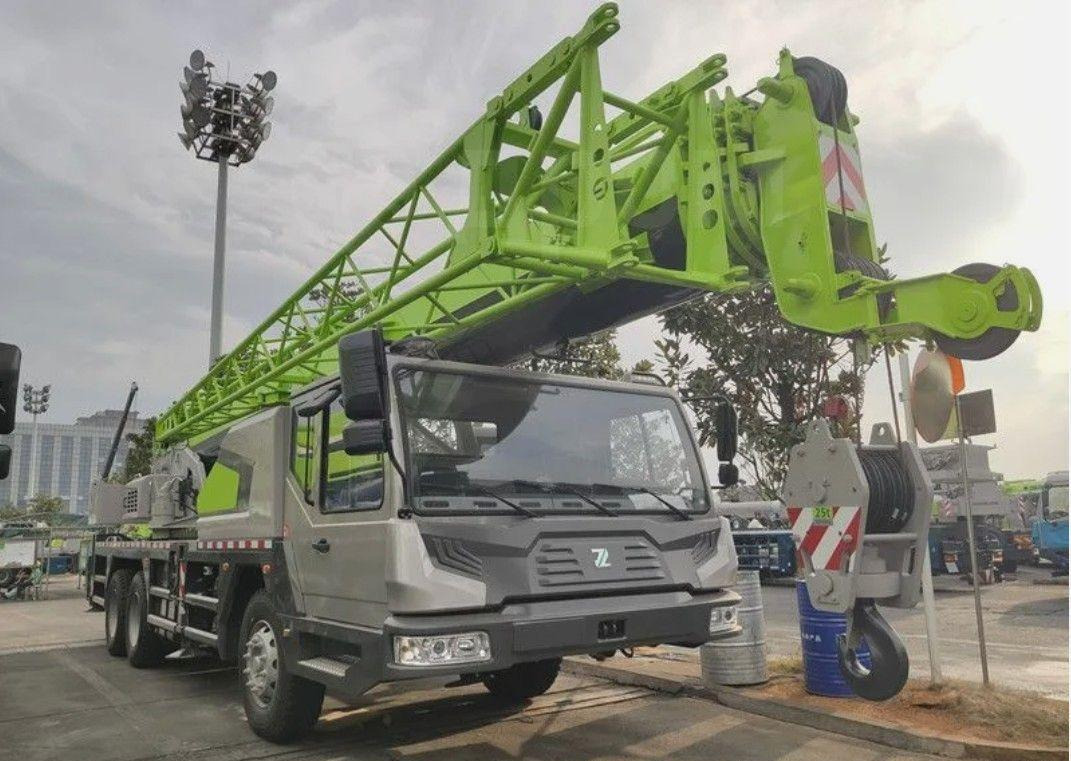ZOOMLION ZTC250V - Мобильный кран: фото 1 ZOOMLION ZTC250V - Мобильный кран: фото 1