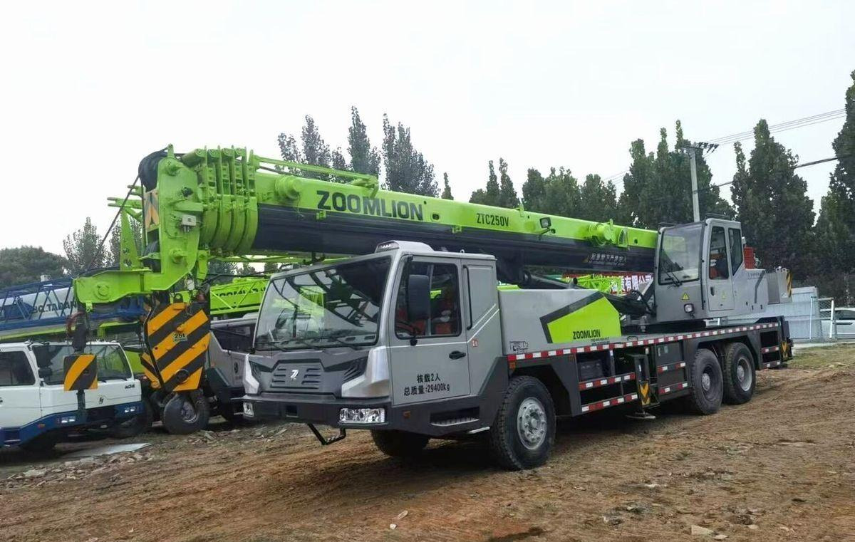 ZOOMLION ZTC250V - Мобильный кран: фото 4 ZOOMLION ZTC250V - Мобильный кран: фото 4