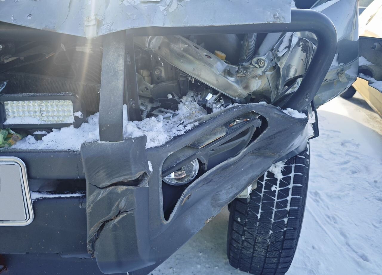 Легковой автомобиль Nissan Patrol 4.8 AT, 2006, битый, 999 999 км: фото 12