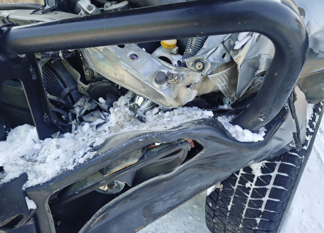 Легковой автомобиль Nissan Patrol 4.8 AT, 2006, битый, 999 999 км: фото 8