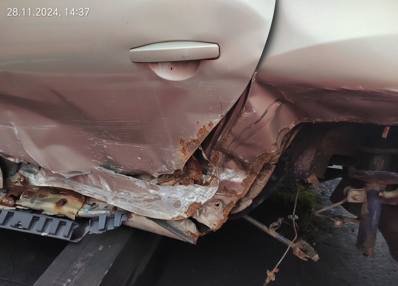 Легковой автомобиль Renault Duster 2.0 MT, 2013, битый, 247 304 км: фото 7