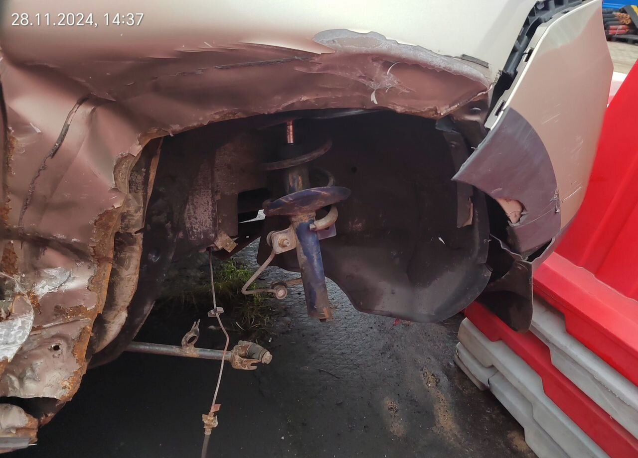 Легковой автомобиль Renault Duster 2.0 MT, 2013, битый, 247 304 км: фото 11