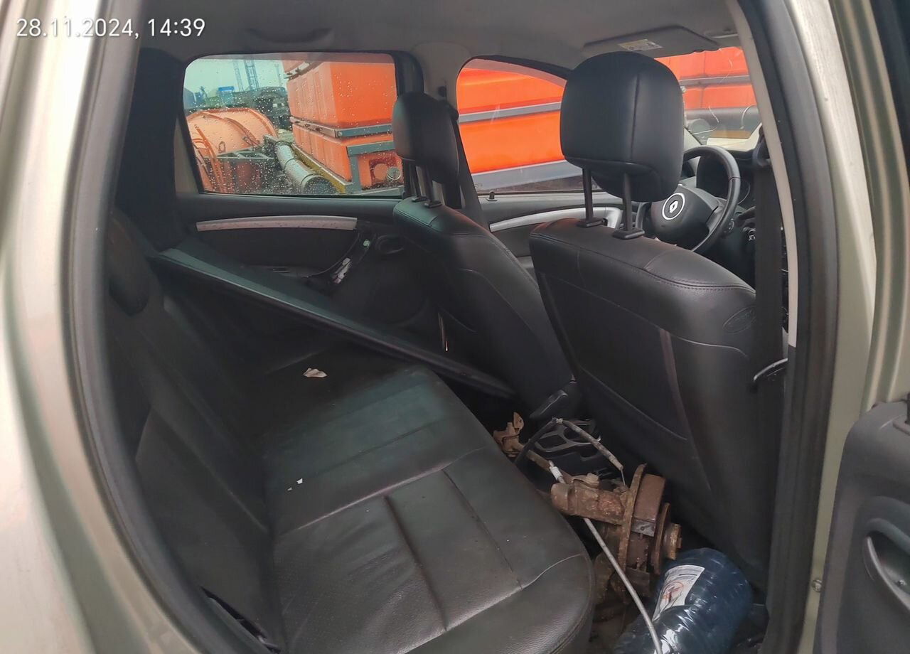 Легковой автомобиль Renault Duster 2.0 MT, 2013, битый, 247 304 км: фото 14