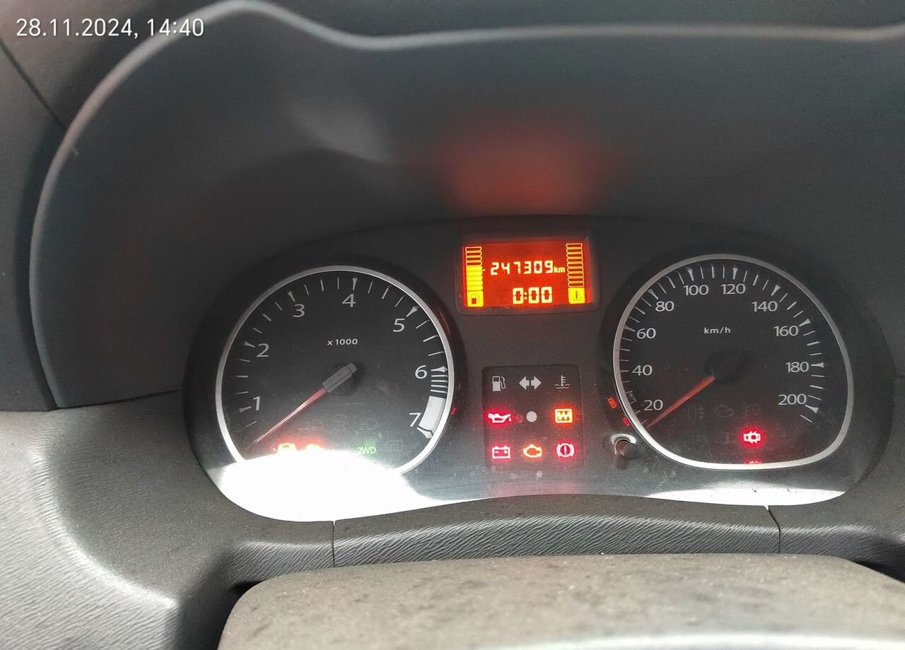 Легковой автомобиль Renault Duster 2.0 MT, 2013, битый, 247 304 км: фото 8