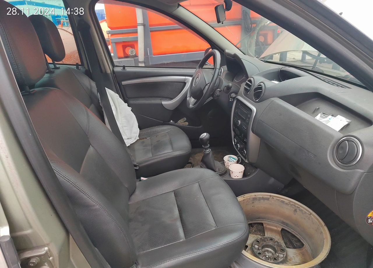 Легковой автомобиль Renault Duster 2.0 MT, 2013, битый, 247 304 км: фото 16