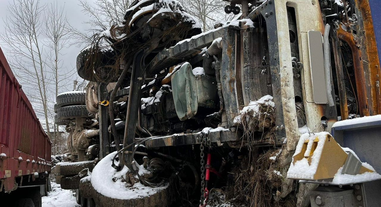 Самосвал FAW J6: фото 6