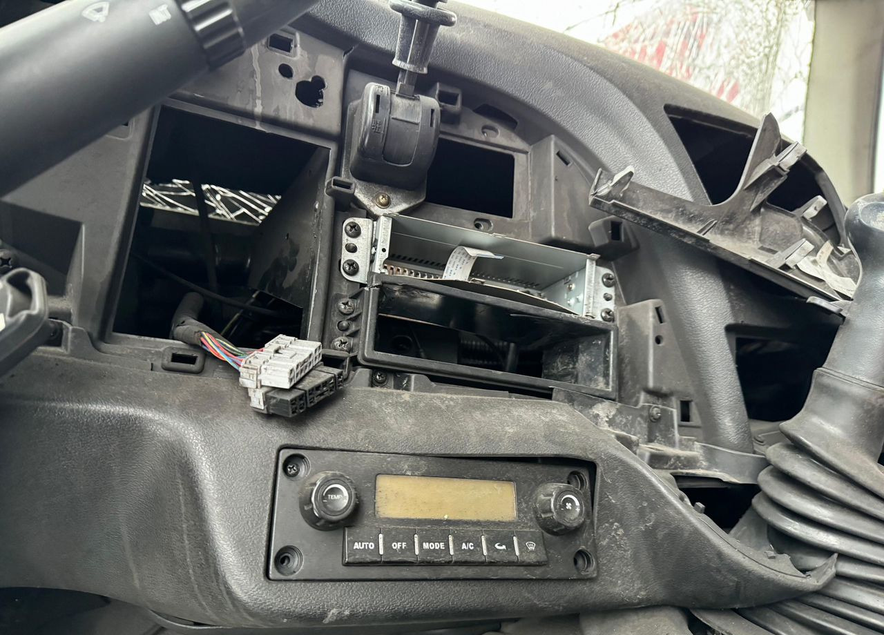 Самосвал FAW J6: фото 10