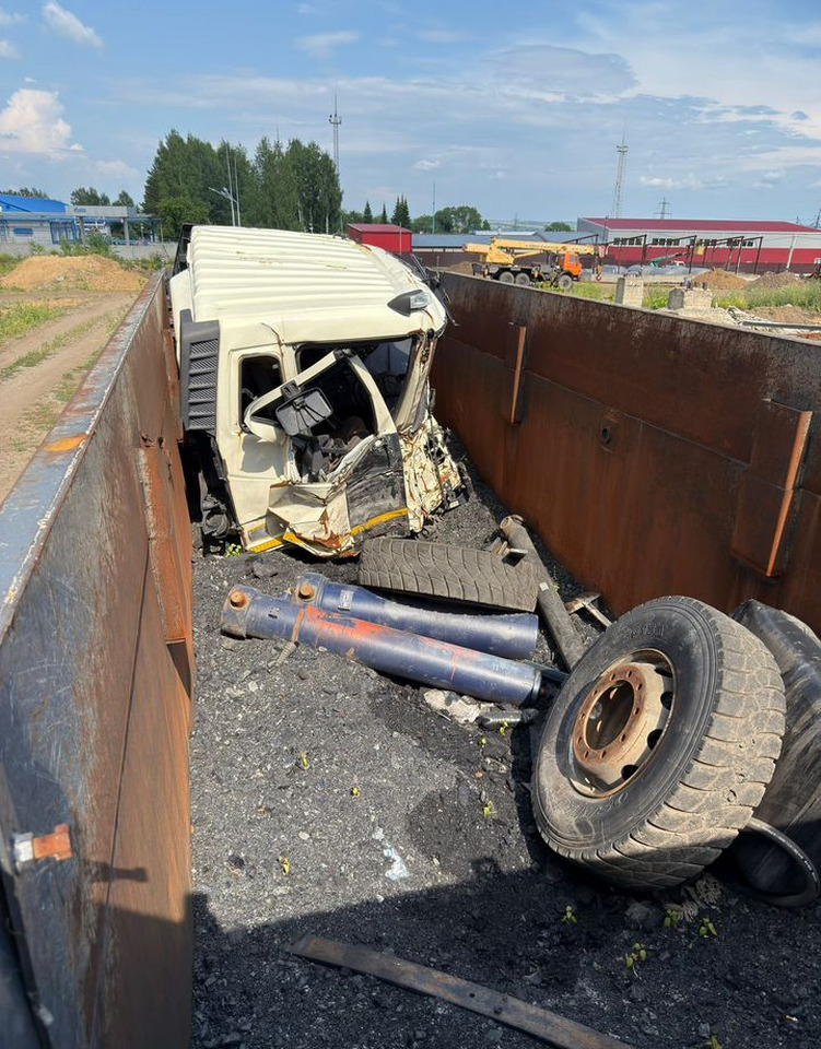 Самосвал FAW J6: фото 20