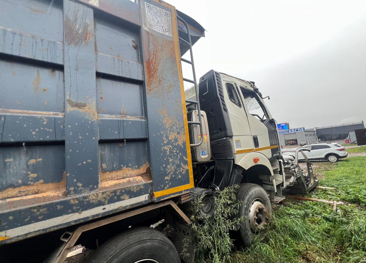 Самосвал FAW J6: фото 7