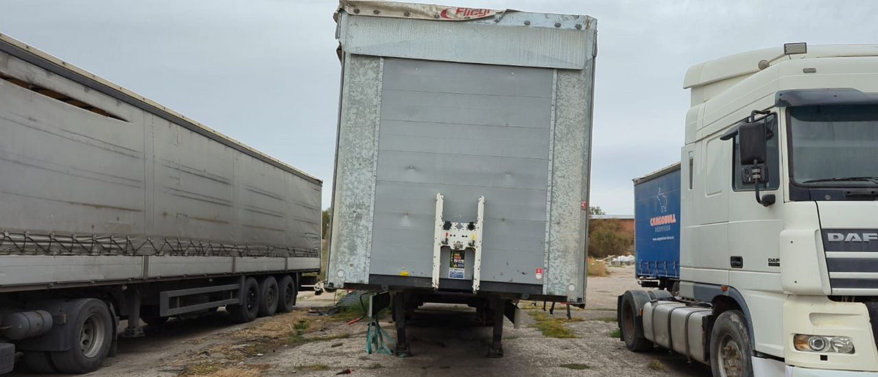 Fliegl SDS 350 - Тентованный полуприцеп: фото 5 Fliegl SDS 350 - Тентованный полуприцеп: фото 5