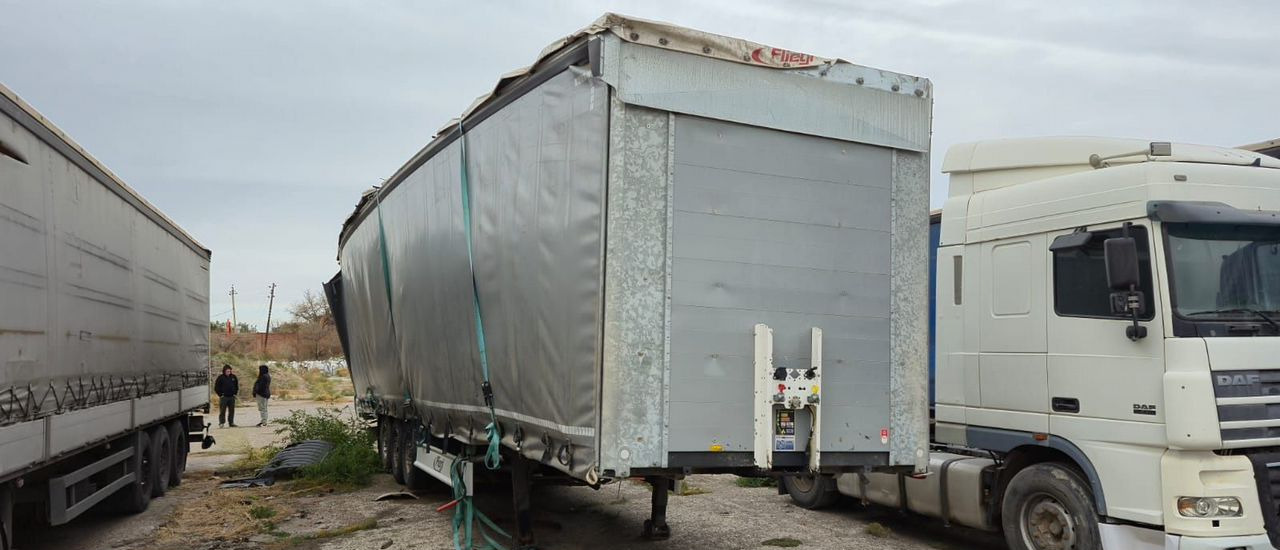 Fliegl SDS 350 - Тентованный полуприцеп: фото 2 Fliegl SDS 350 - Тентованный полуприцеп: фото 2
