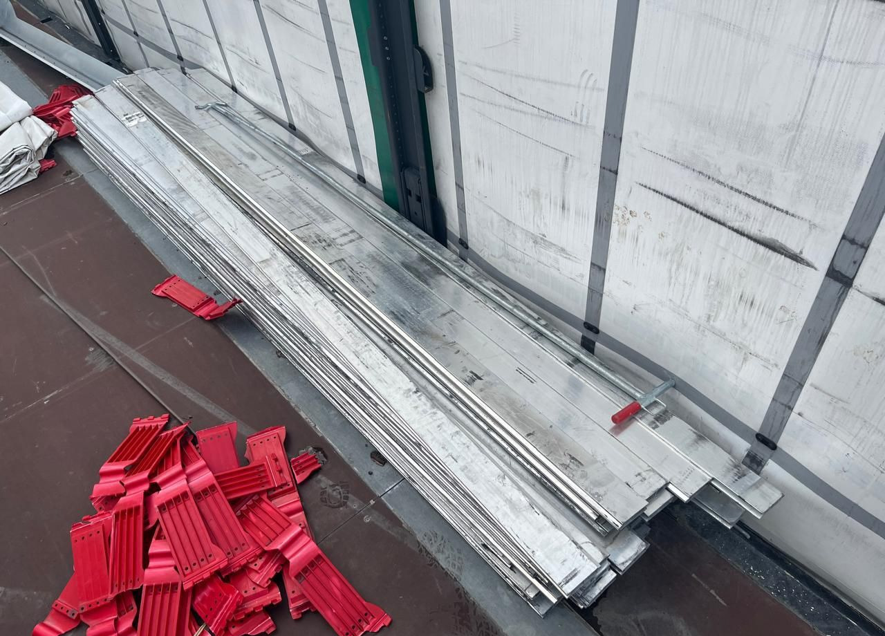 Тентованный полуприцеп Grunwald 9453-0000010-10: фото 32