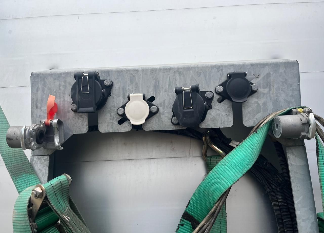 Тентованный полуприцеп Grunwald 9453-0000010-10: фото 14