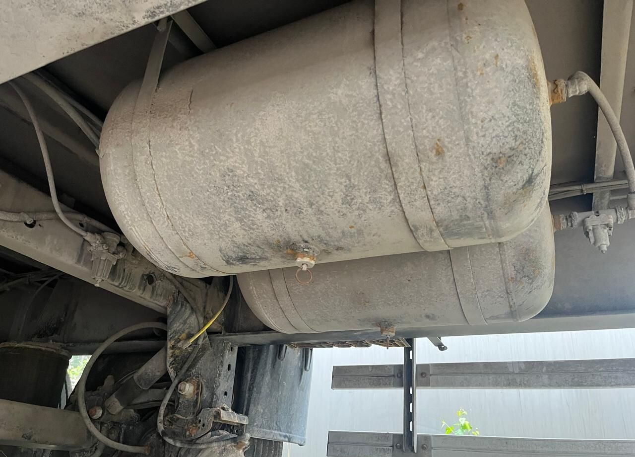 Тентованный полуприцеп Grunwald 9453-0000010-10: фото 24