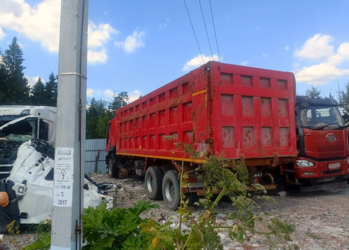 Самосвал IVECO-Hongyan 908 (8x4): фото 9