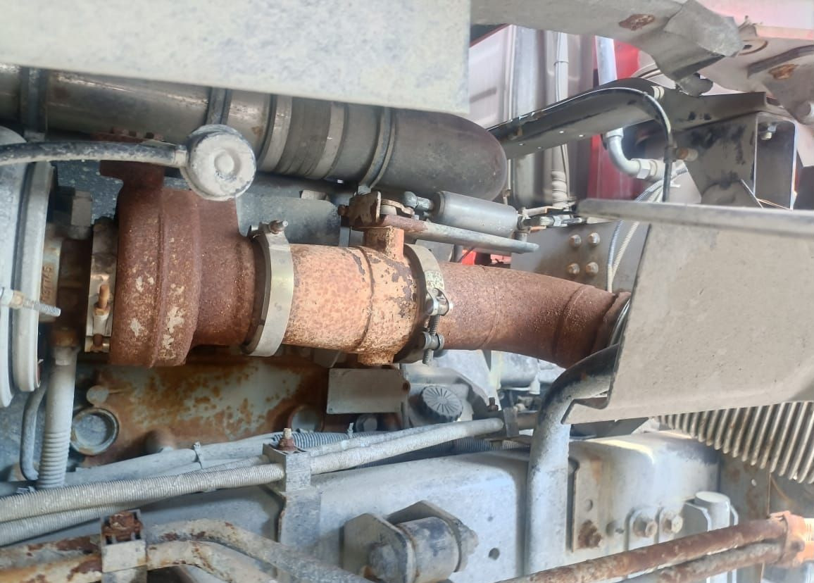 Самосвал IVECO-Hongyan 908 (8x4): фото 9