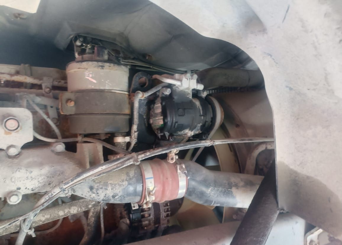 IVECO-Hongyan 908 (8x4) - Самосвал: фото 5 IVECO-Hongyan 908 (8x4) - Самосвал: фото 5