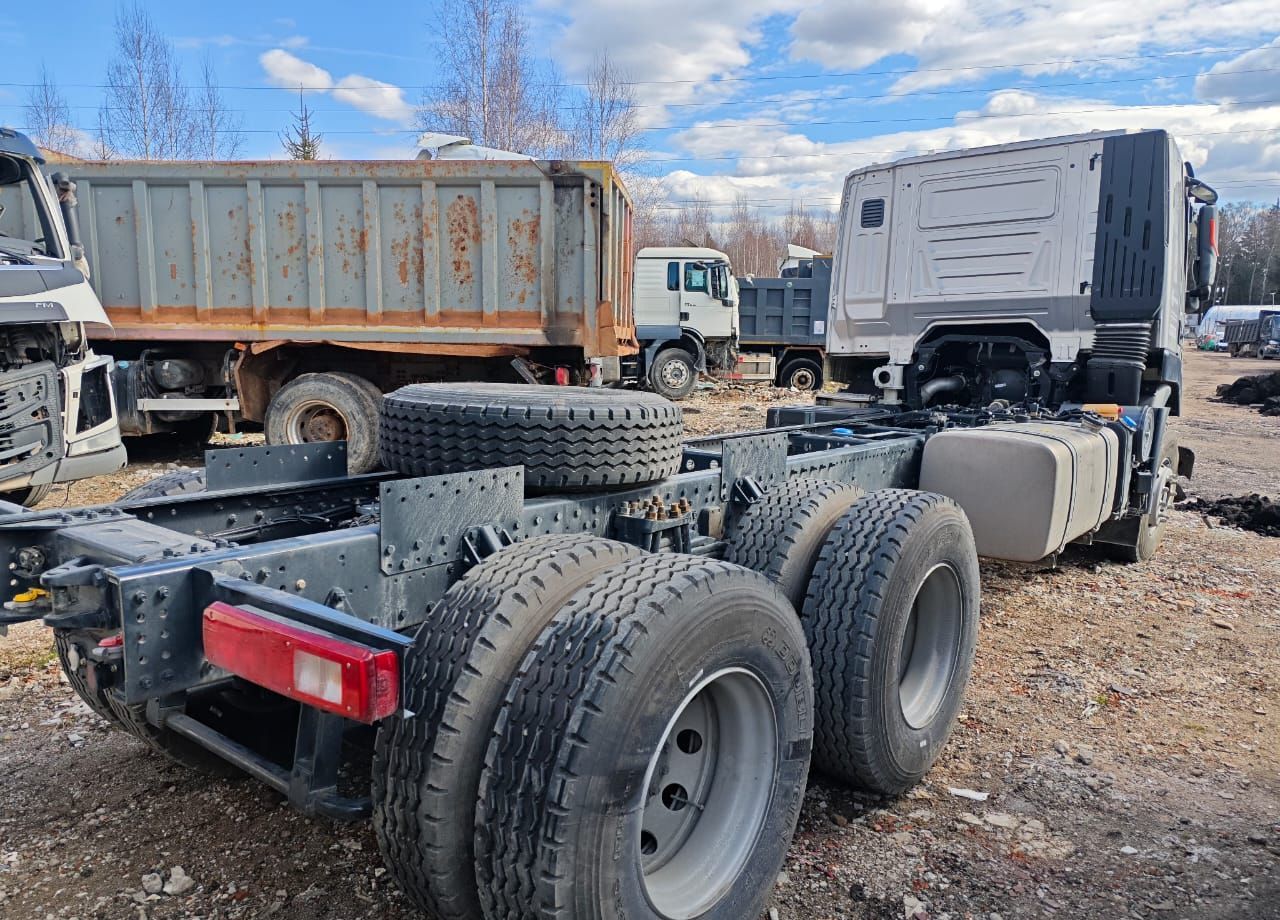 Грузовик-шасси IVECO-Hongyan CQ3346HV39D: фото 6