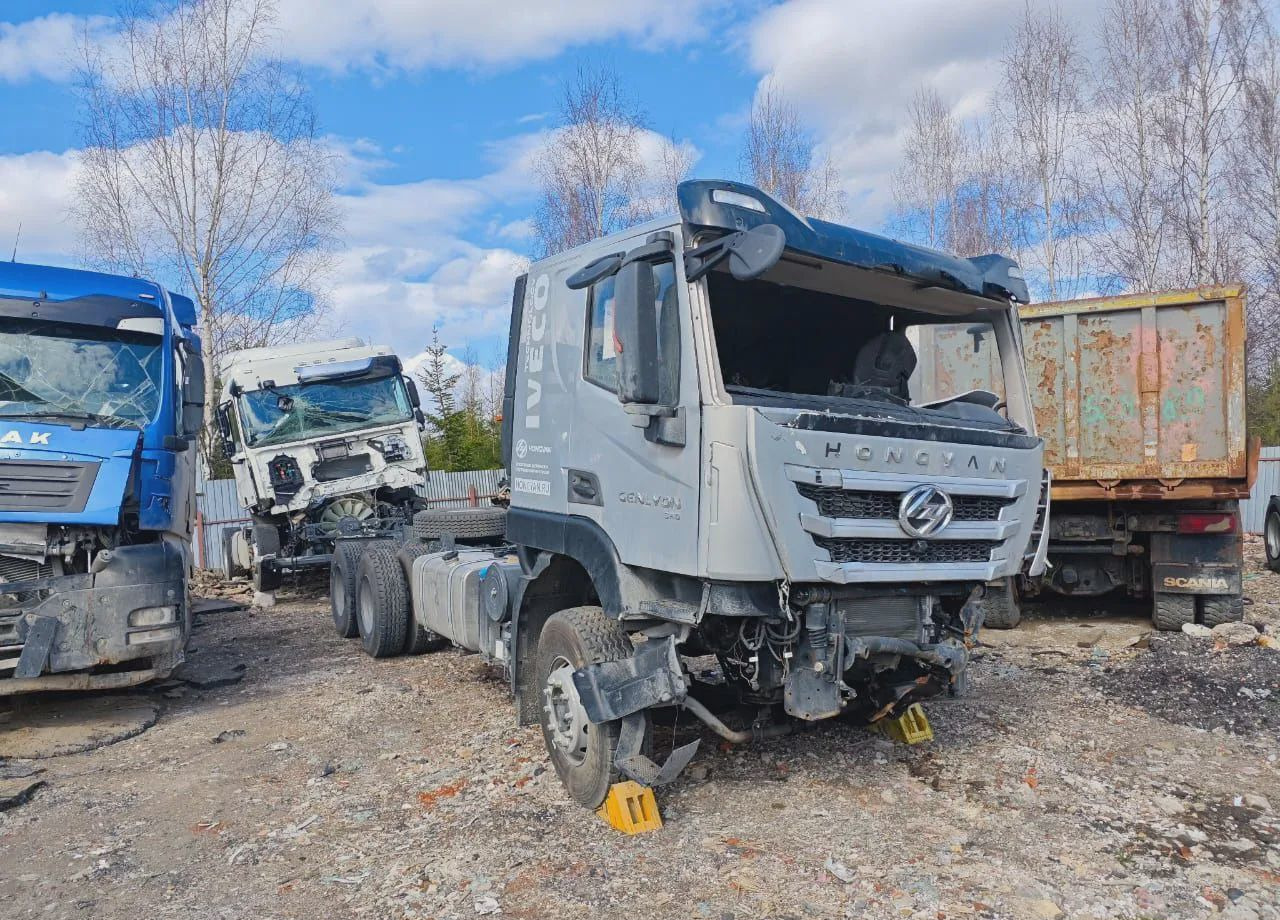 IVECO-Hongyan CQ3346HV39D - Грузовик-шасси: фото 1 IVECO-Hongyan CQ3346HV39D - Грузовик-шасси: фото 1