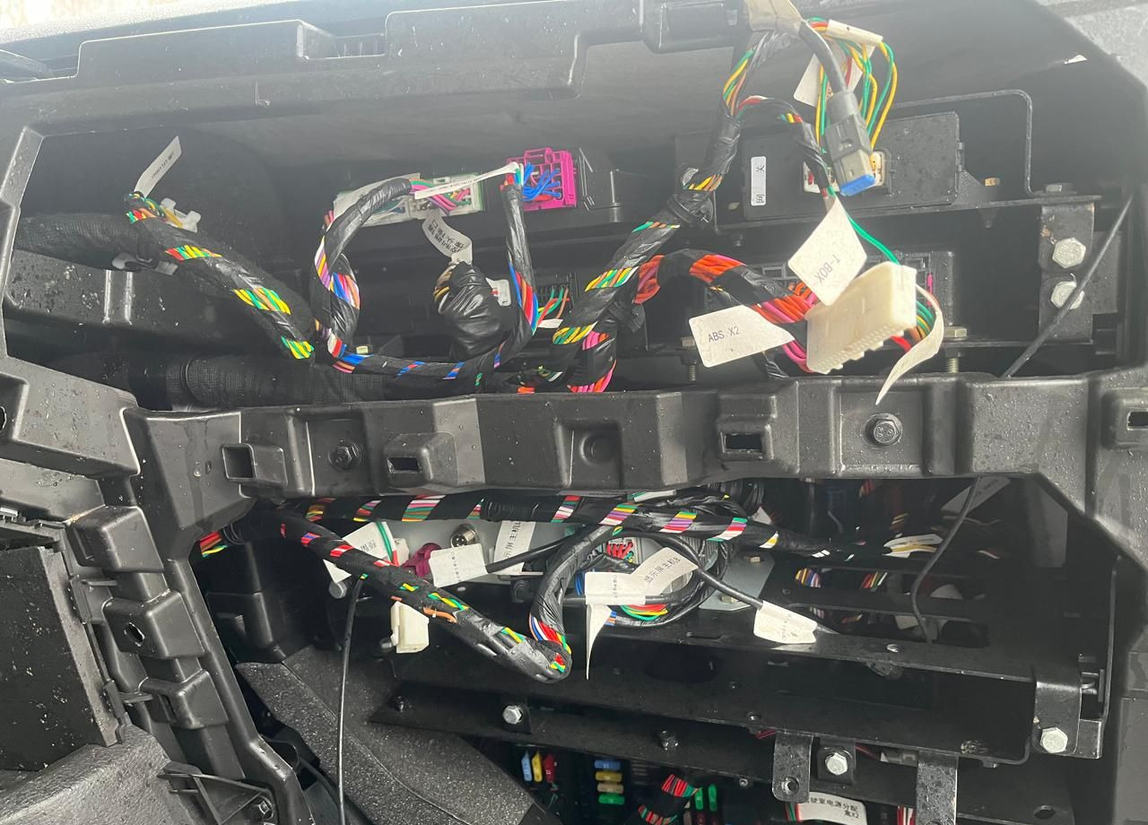 Грузовик-шасси IVECO-Hongyan CQ3346HV39D: фото 34