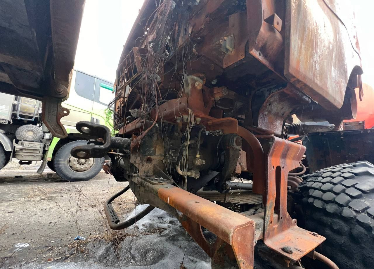 Грузовик с цистерной КАМАЗ 43118: фото 8