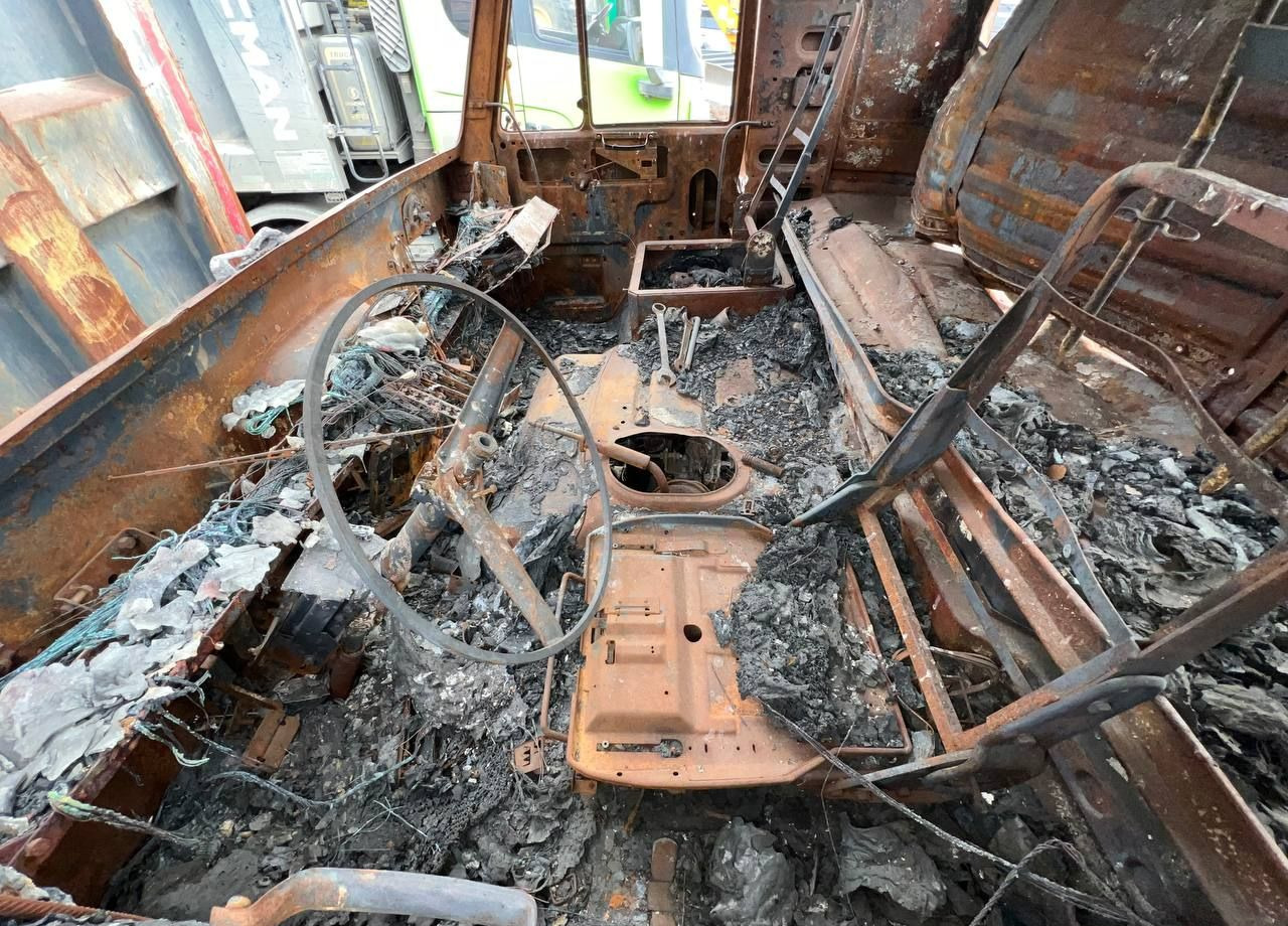 Грузовик с цистерной КАМАЗ 43118: фото 9