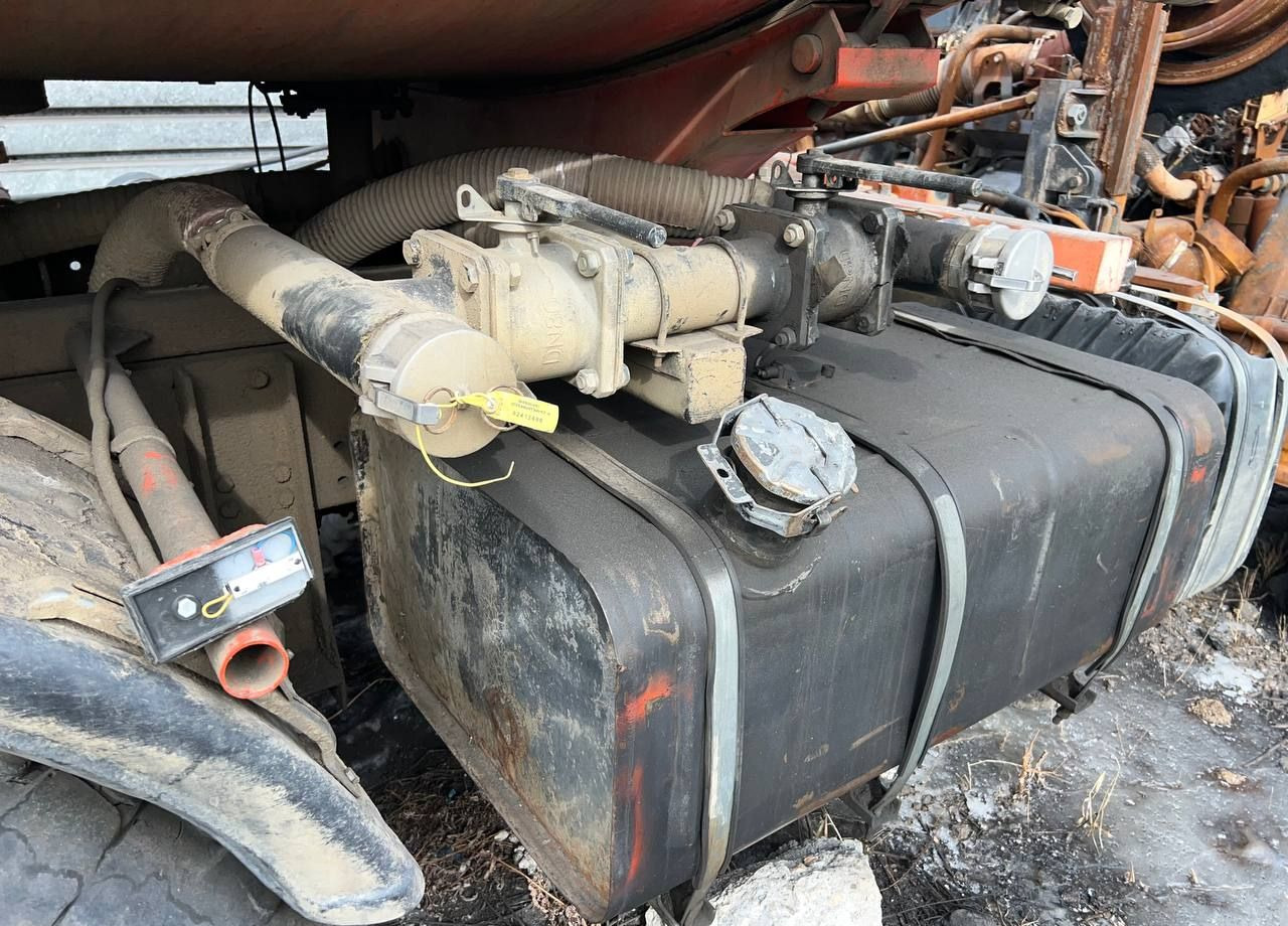 Грузовик с цистерной КАМАЗ 43118: фото 20