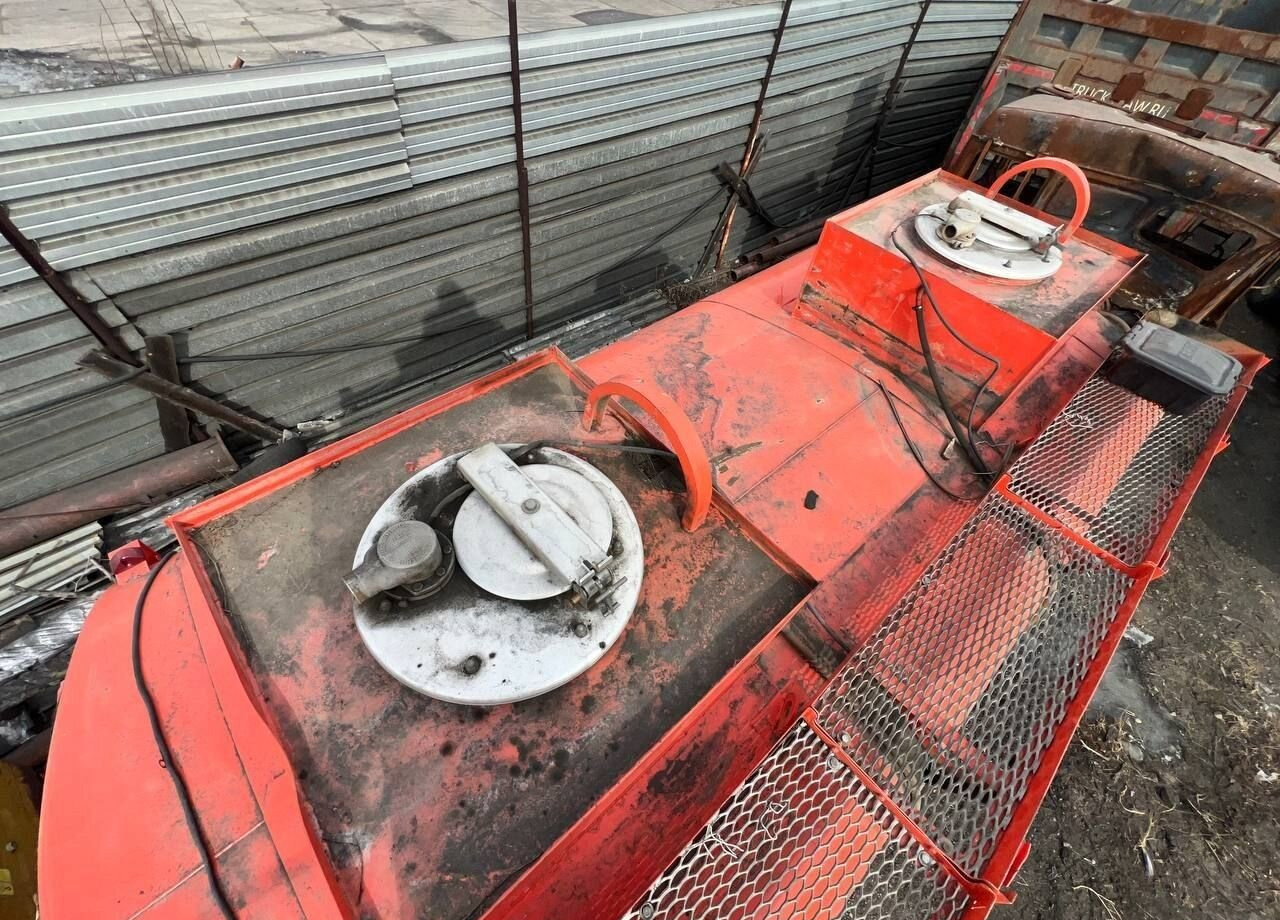 Грузовик с цистерной КАМАЗ 43118: фото 38