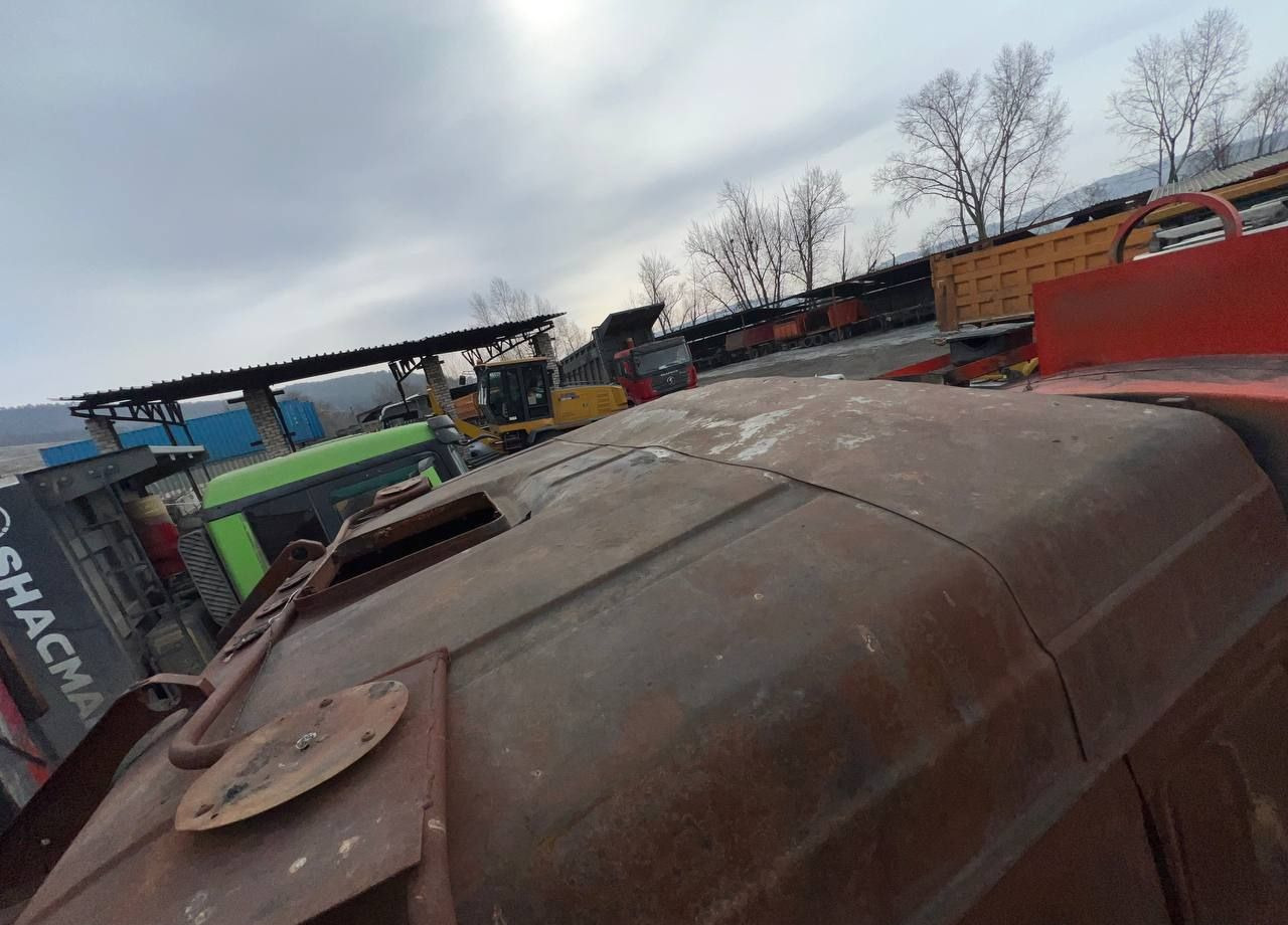 Грузовик с цистерной КАМАЗ 43118: фото 10