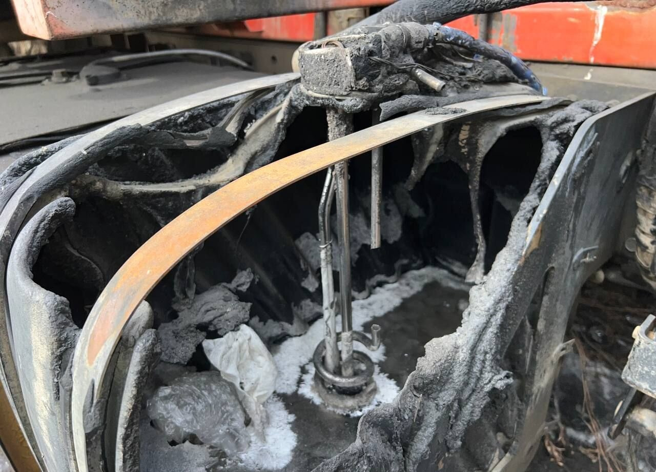 Грузовик с цистерной КАМАЗ 43118: фото 24