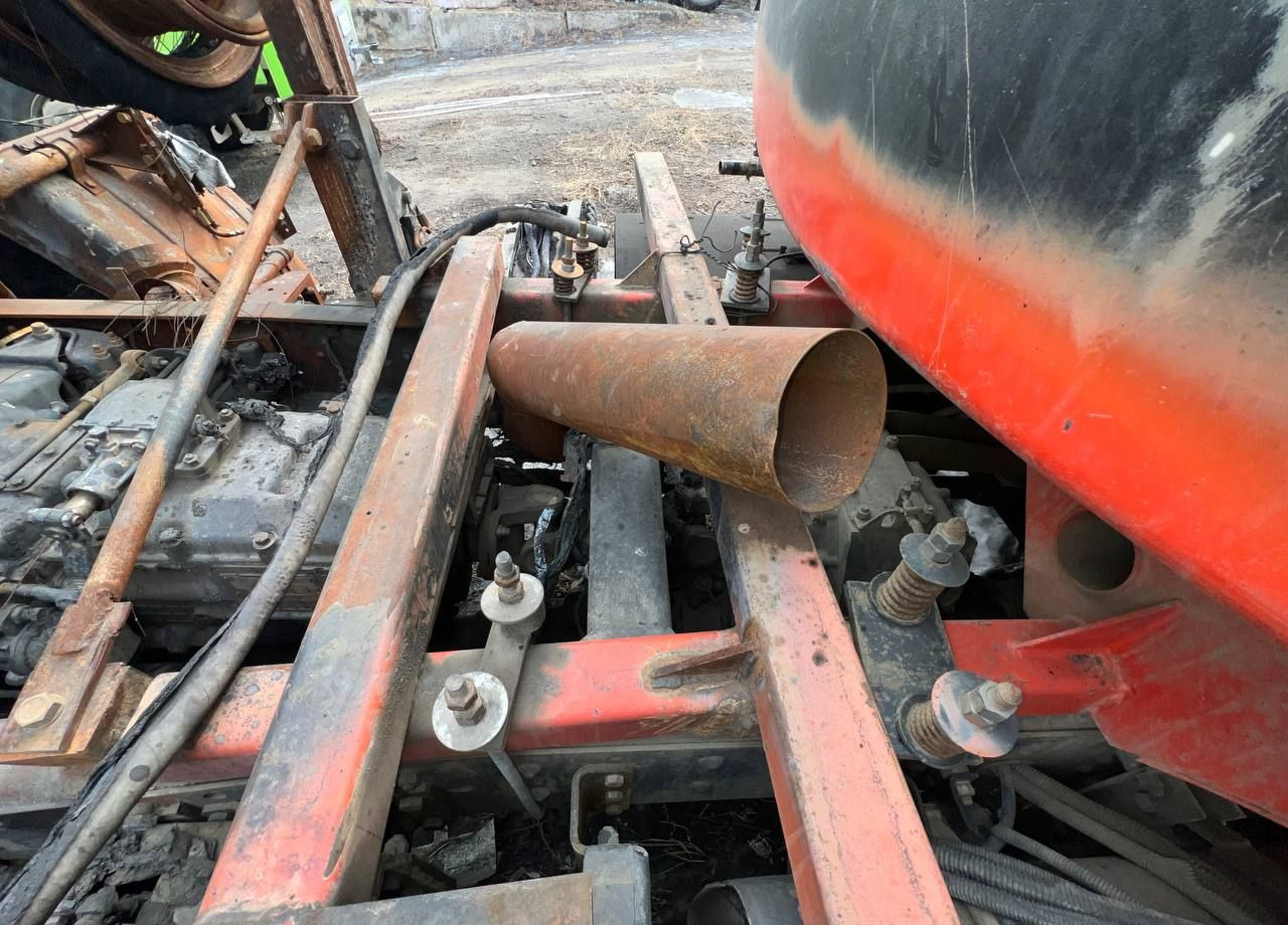 Грузовик с цистерной КАМАЗ 43118: фото 14