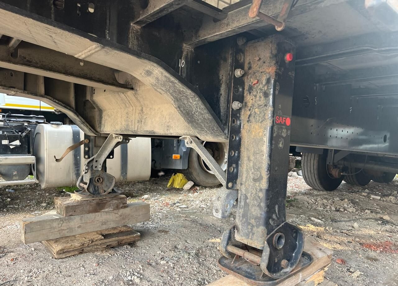 Тентованный полуприцеп Krone SD: фото 25