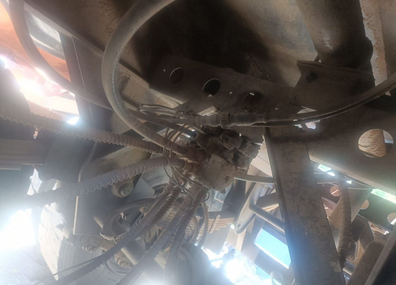 Полуприцеп-цистерна Для транспортировки химикатов Luping Machinery LPC9405G: фото 19