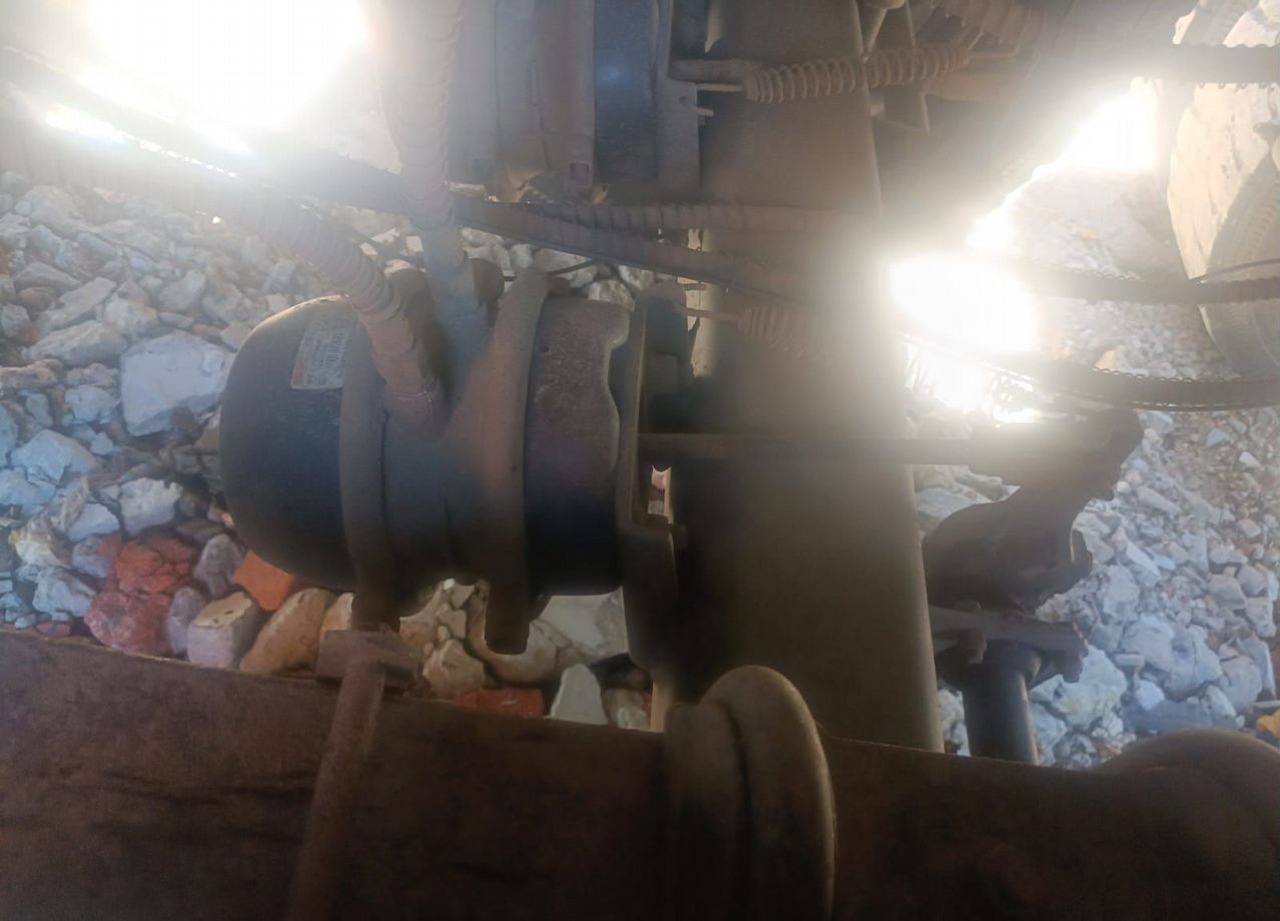 Полуприцеп-цистерна Для транспортировки химикатов Luping Machinery LPC9405G: фото 18