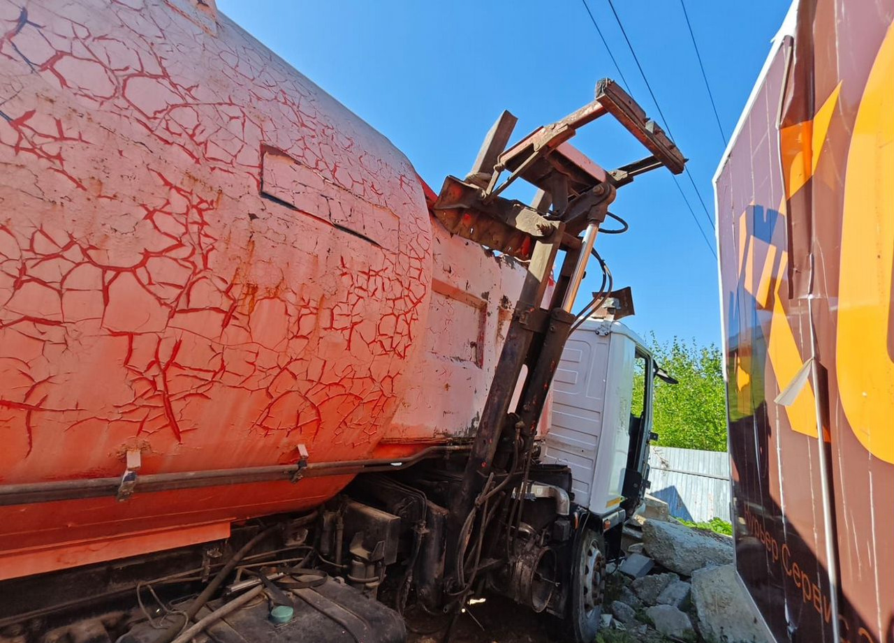 МАЗ 490121-030 - Мусоровоз: фото 5 МАЗ 490121-030 - Мусоровоз: фото 5