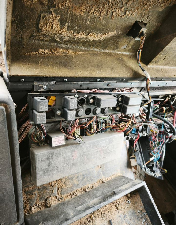 Самосвал МАЗ 6317F9-571-001: фото 12