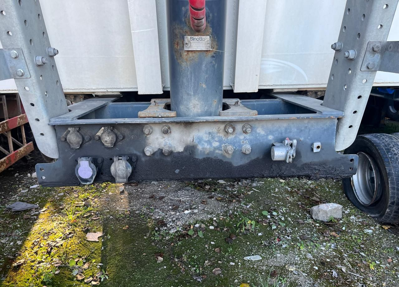 Mega MNW 3 - Самосвальный полуприцеп: фото 4 Mega MNW 3 - Самосвальный полуприцеп: фото 4