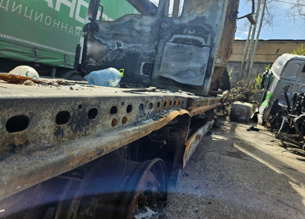 Schmitz Cargobull 9084 - Тентованный полуприцеп: фото 4 Schmitz Cargobull 9084 - Тентованный полуприцеп: фото 4